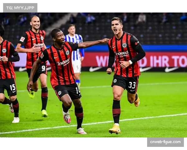 即时:斯图加特与法兰克福上演进球大战,半场已战成2-2平